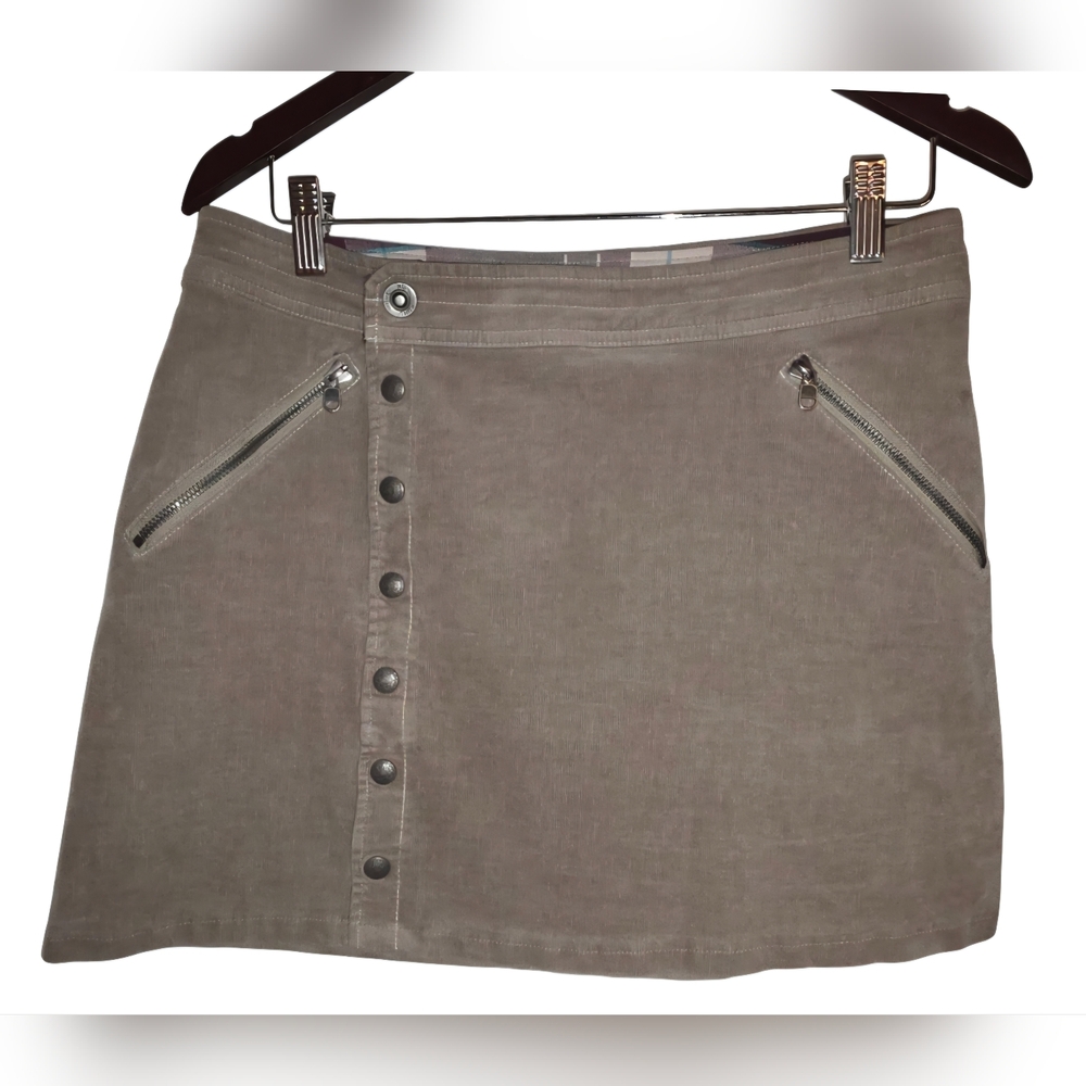 KUHL Streamline Skirt Women's 8. Khaki Cordoroy. Two zip pockets, non smoking